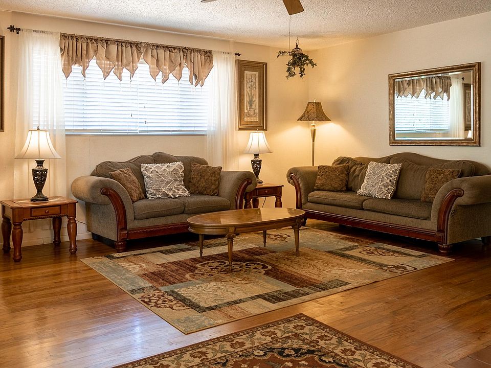 1st image of 802 Avenida Del Sumbre