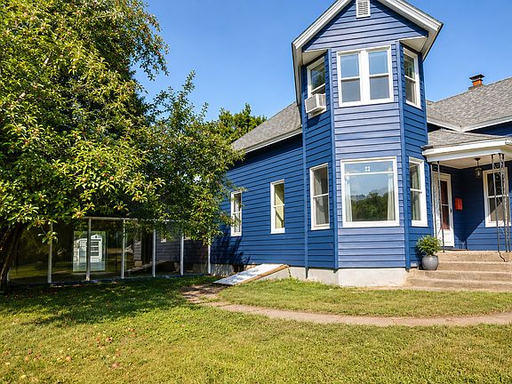 3rd image of 924 6th St W #1216