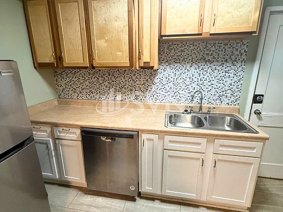 5th image of 161 Stonewall Pl #B