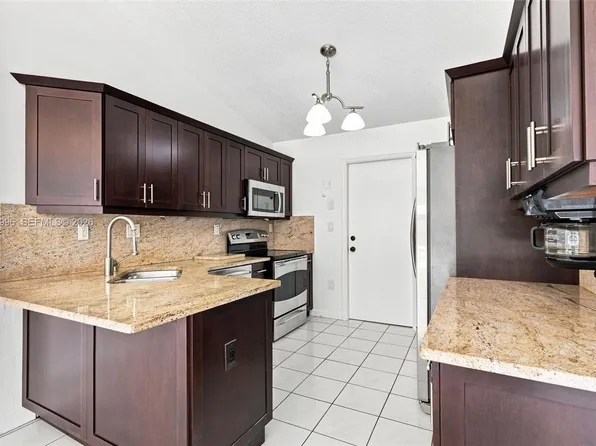 19181 NW 89th Ave, Hialeah, FL
