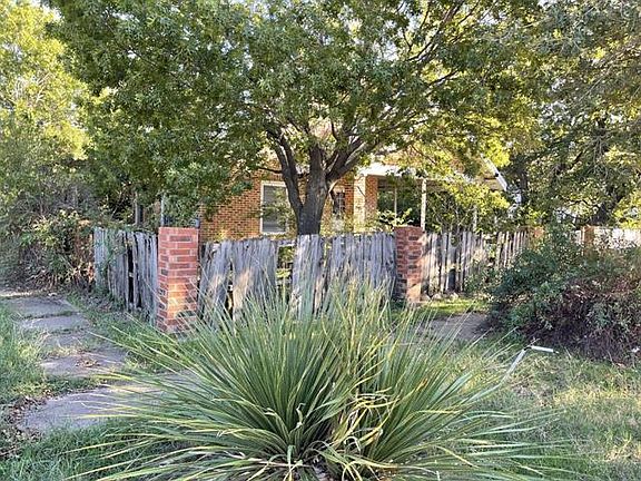 5th image of 300 E Pecan St