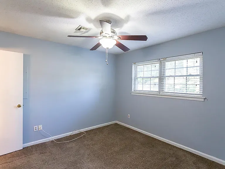 130 Country Club Dr — Photo 15