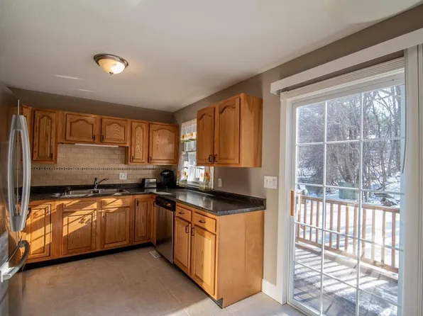 2 Pine Isle Dr #D, Derry, NH 03038