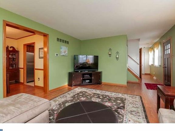 5th image of 10 Dianna Dr
