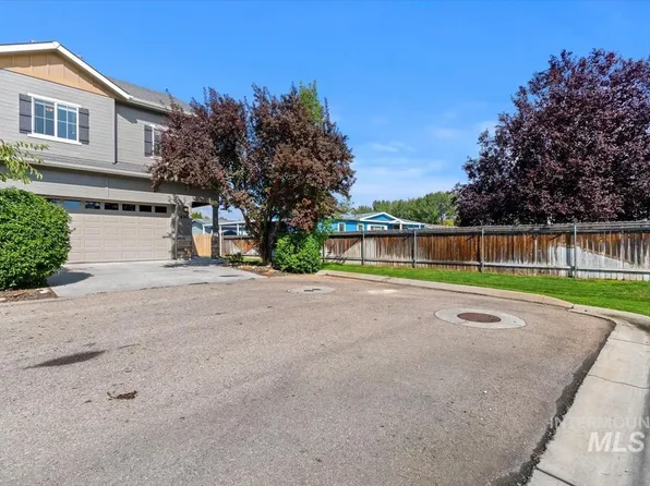 490 E 51st St, Garden City, ID 83714