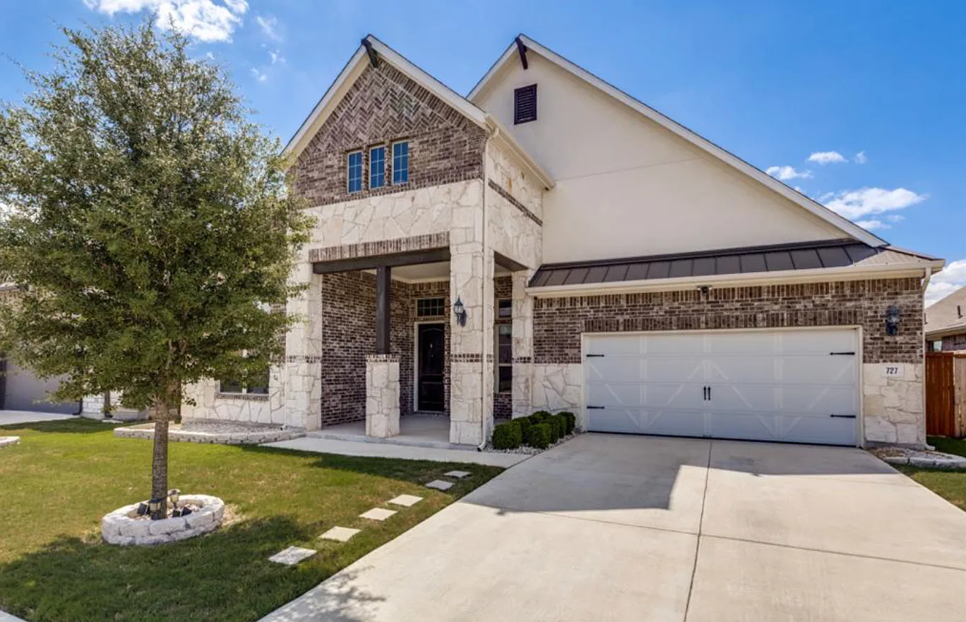 3 bed, 2483 sqft, $2,545 — Photo 2