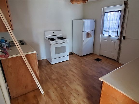 3rd image of 325 Mansion Ave