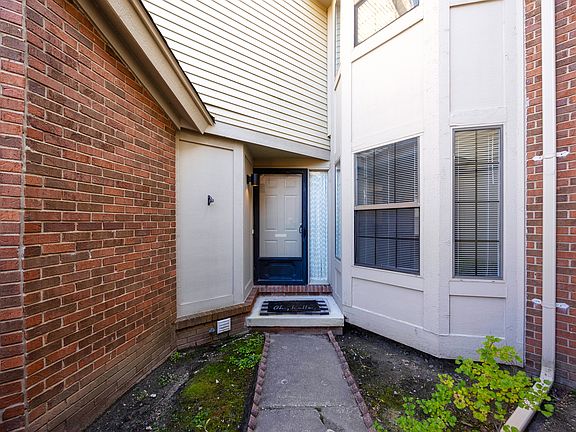 5th image of 15642 Golfview Dr