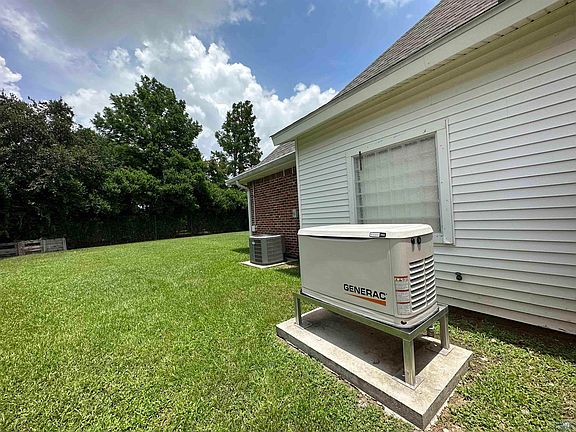 3rd image of 207 Hawthorne Dr
