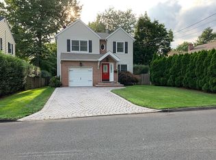 69 N Lyle Ave, Tenafly, NJ 07670