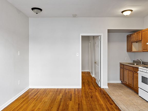 3rd image of 372 Anderson Ave APT C4
