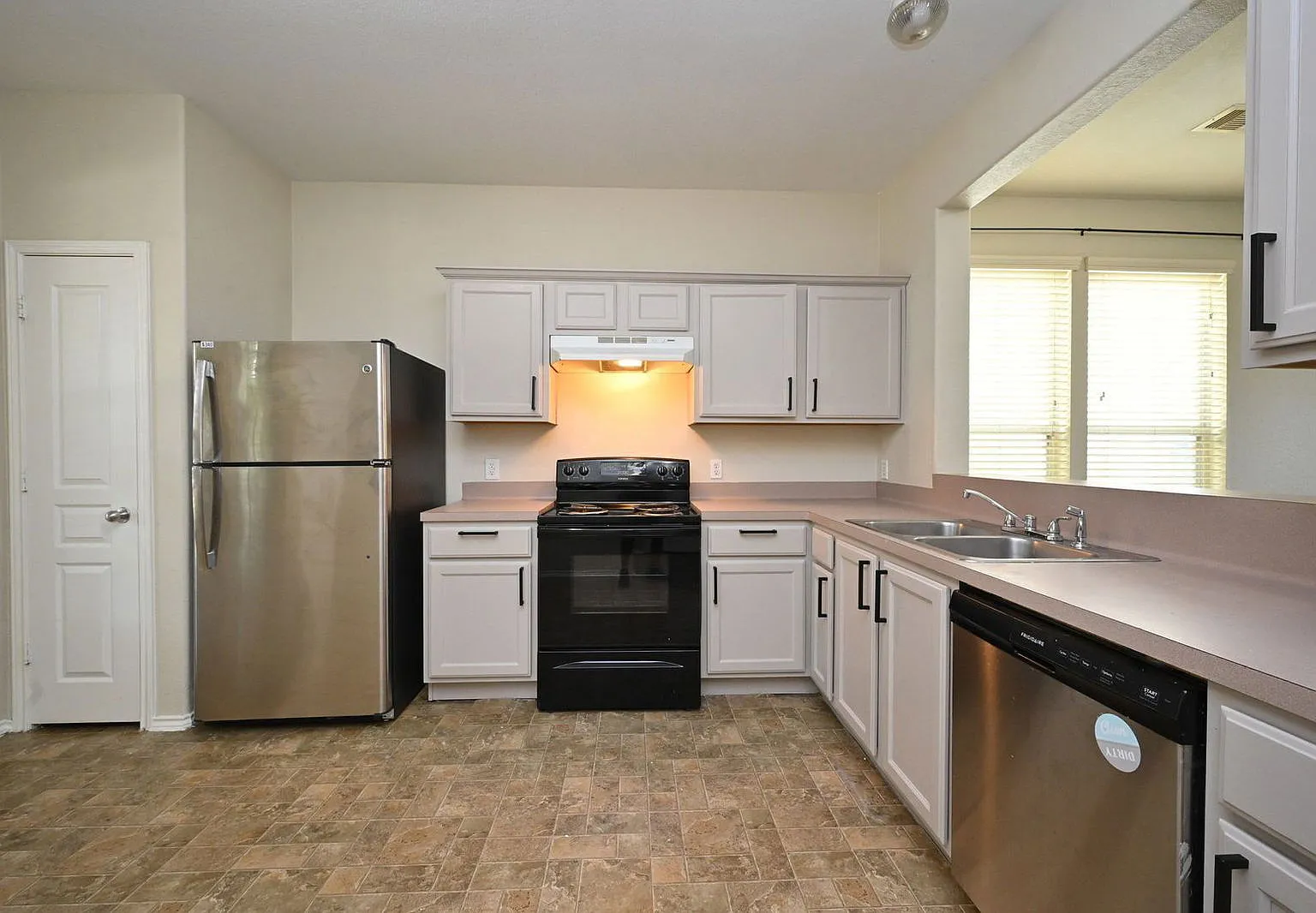 3 bed, 2.5 bath, 1440 sqft, $1,695 — Photo 4