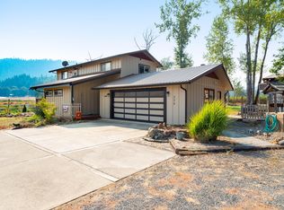 375 Eakin Rd, Azalea, OR 97410