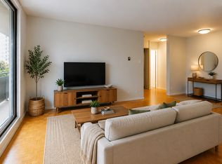 61 McEwen Ave #408, Ottawa, ON K2B 5L3