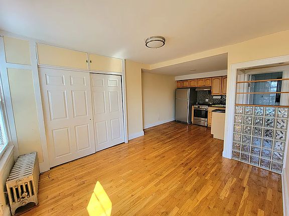 2nd image of 176 Meserole St APT 4R
