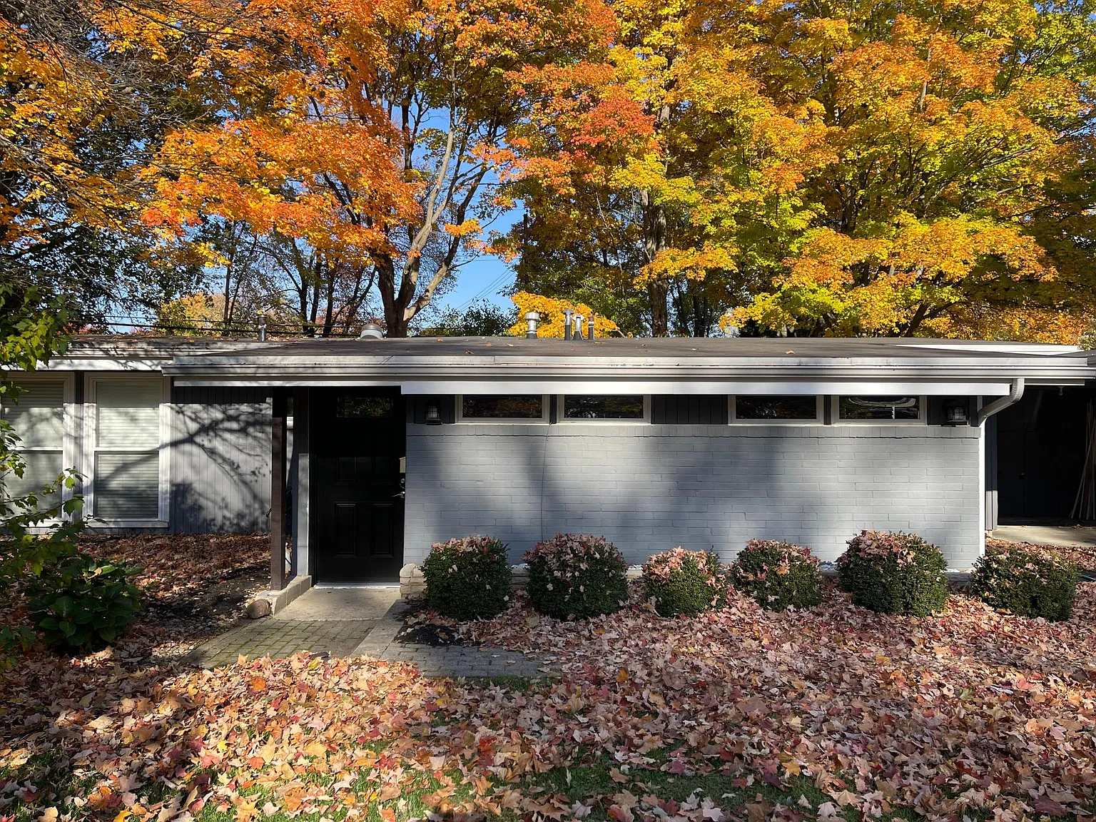 131 Douglas Dr photo 1