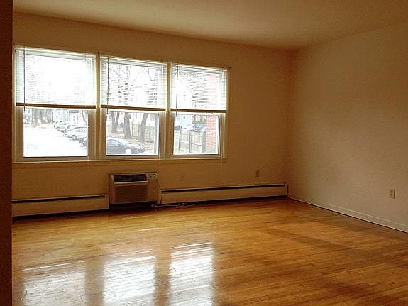 2nd image of 39 Willard St