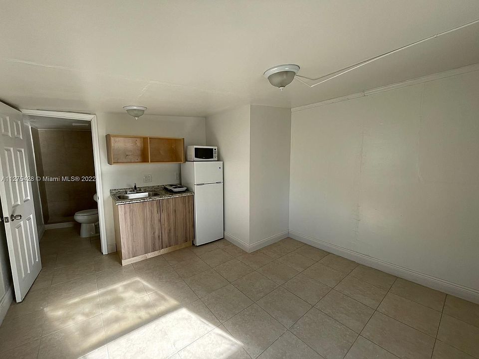 2nd image of 633 NW 15th Ave #6