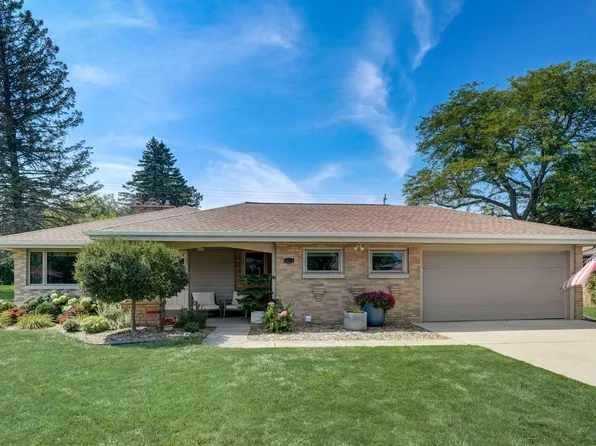 8929 North Mohawk ROAD, Bayside, WI 53217