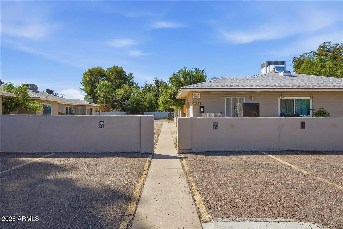 2 bed, 1.0 bath, 900 sqft, $1,395 — Photo 2