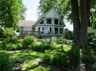 W11056 Howard Dr, Fox Lake, WI 53933
