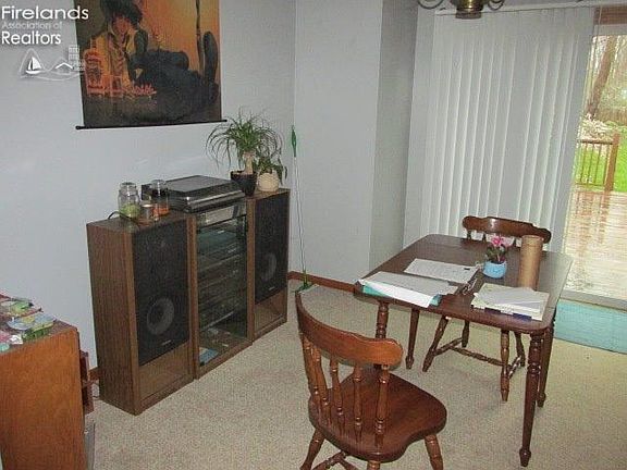 4th image of 1585 W Meadowlake Dr