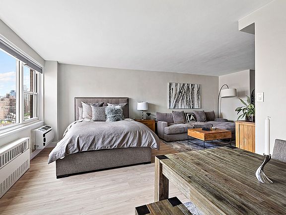 4th image of 200 E 84th St APT 12A