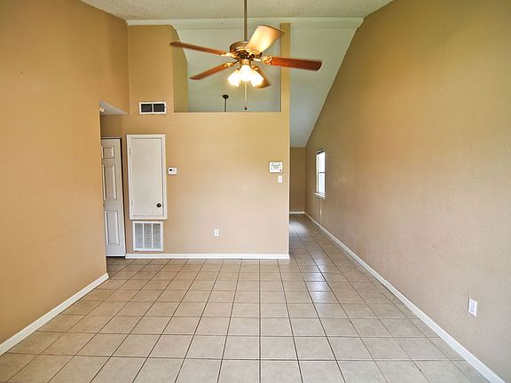 2nd image of 42 Davenport St