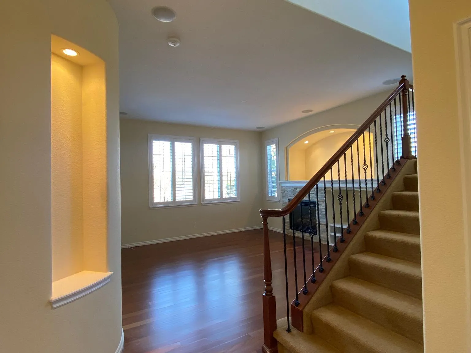 13704 E Caley Dr — Photo 2