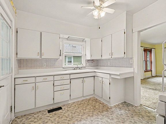 5th image of 3636 Adams St