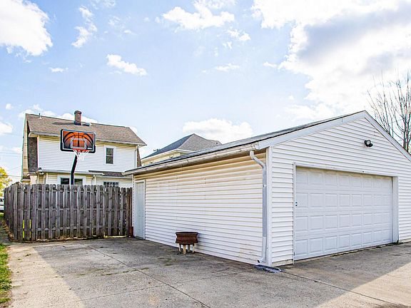 4th image of 1056 E Church St