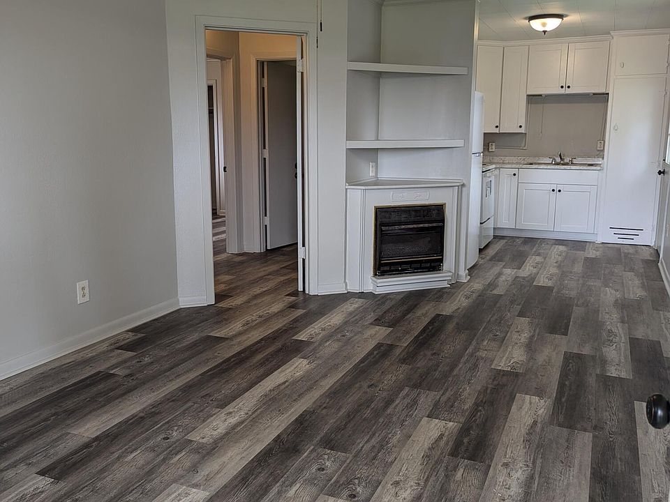 2nd image of 906 & 908 Center St
