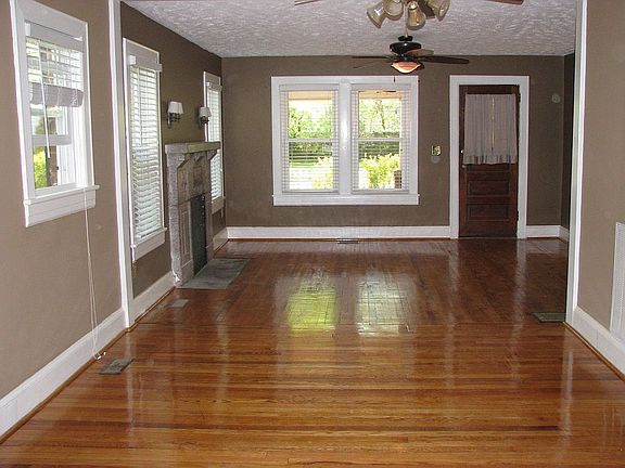 Living/dining area