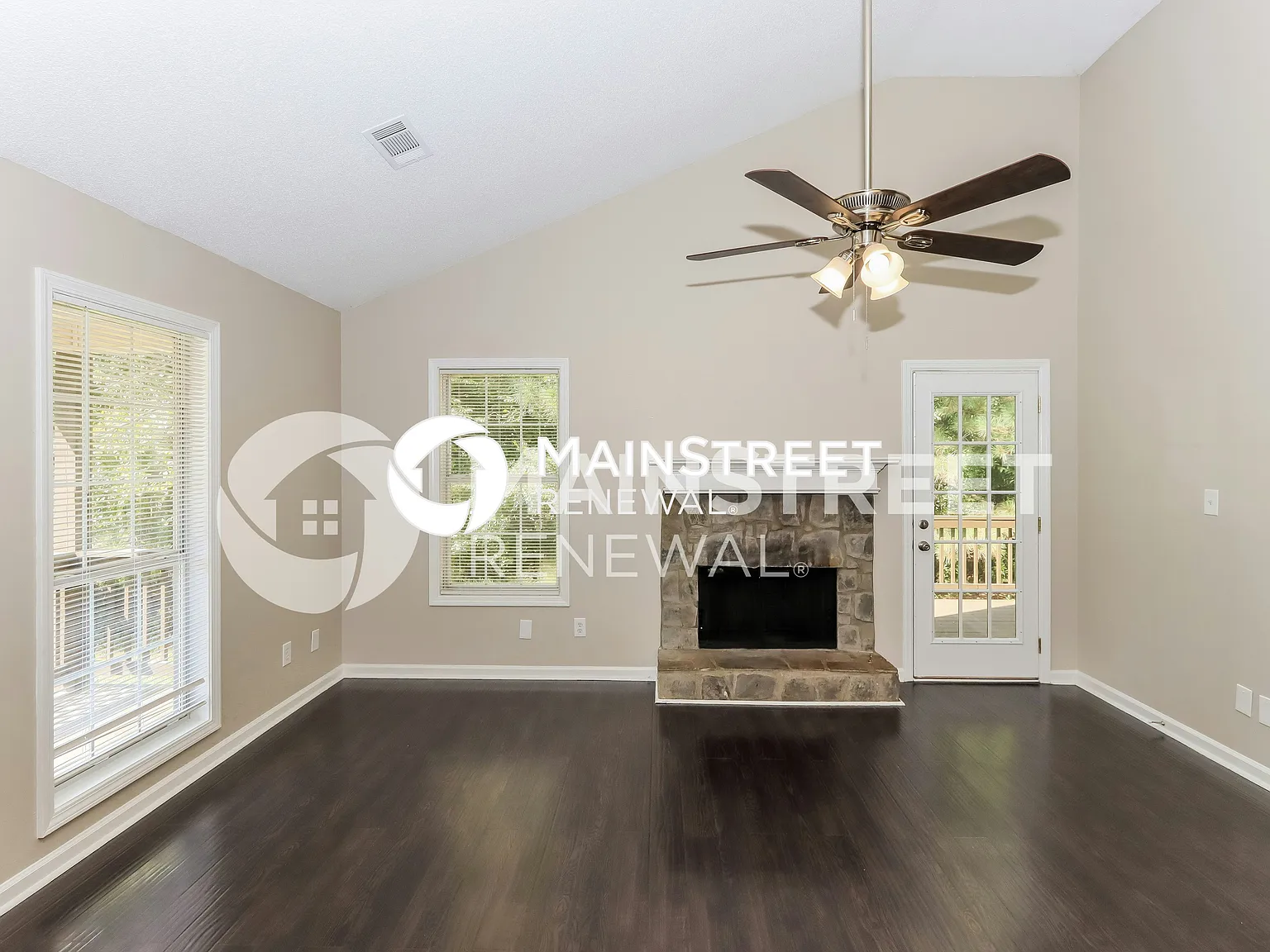 310 Annie Ln — Photo 3