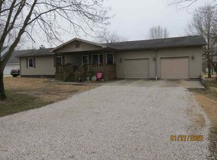 215 W Pike Ave, Petersburg, IN 47567