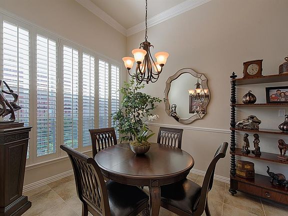 5th image of 194 N Vershire Cir