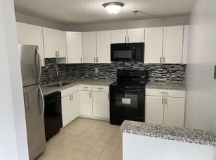 98 Putter Dr #512, Wallingford, CT 06492