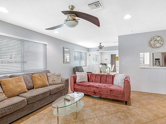 5th image of 718 NW 9th Ave #0