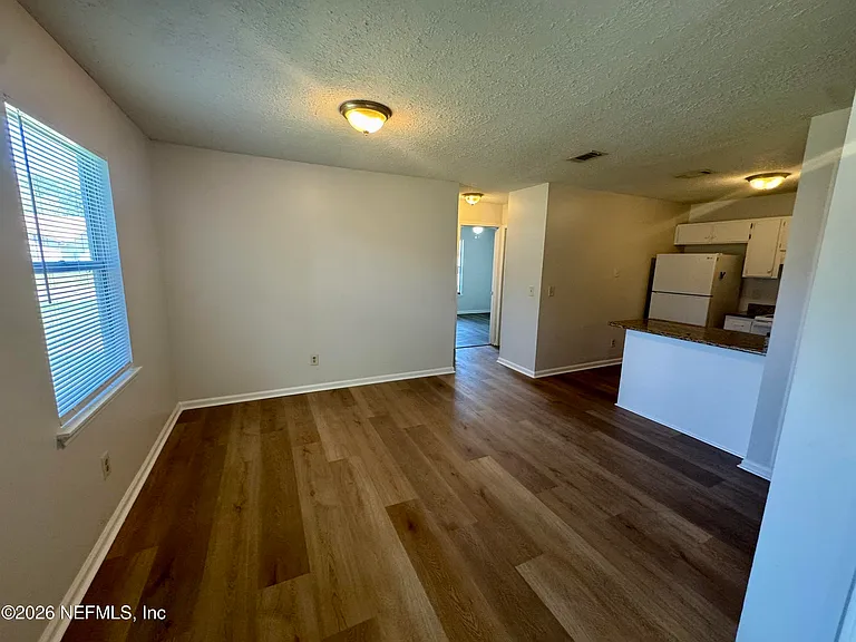 8846 Cavender Dr — Photo 4