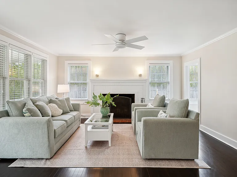 42 Osborne Ln — Photo 3