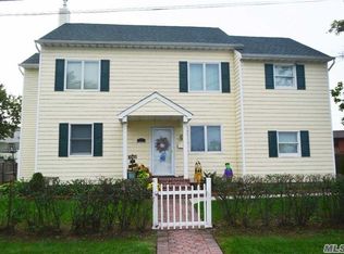 115 Brown Pl, Lindenhurst, NY 11757