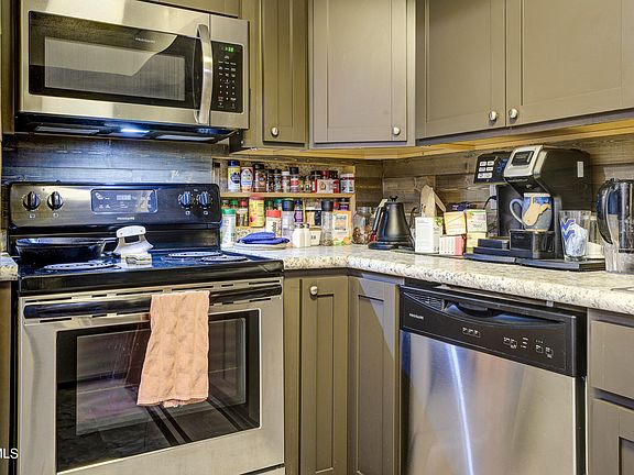 5th image of 115 Beechnut St APT G1