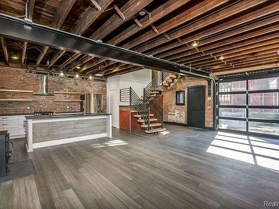3rd image of 650 W Forest Ave #Ch