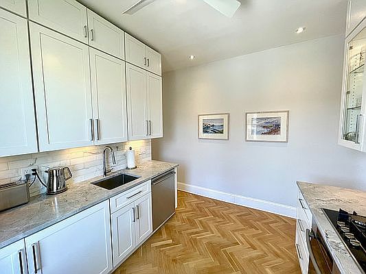 5th image of 237 W 11th St APT 6A