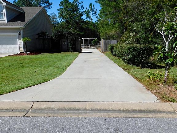 3rd image of 111 Crab Apple Ave