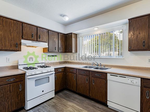 3rd image of 9716 Comanche Rd NE APT 1