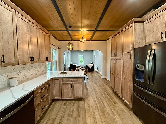 3rd image of 1702 2nd Rd