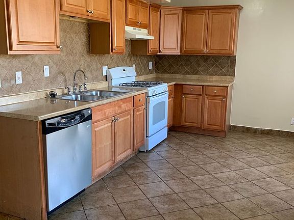5th image of 7716 S Figueroa St #3