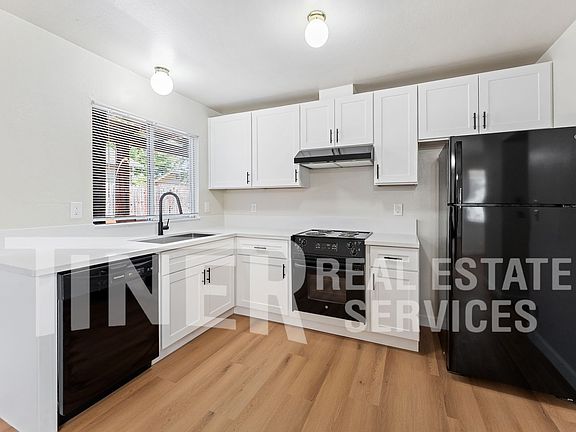 4th image of 3233 Oriole Way