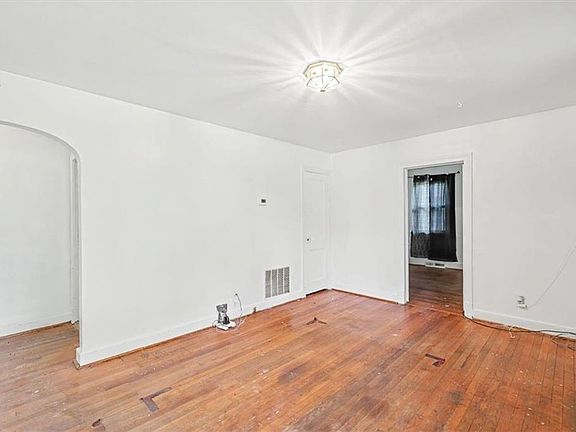 4th image of 3466 Chapel Dr